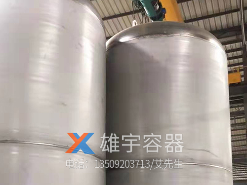 立式儲油罐（guàn）